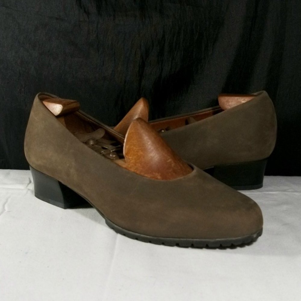 NAOT LIGHT BROWN PREMIUM NUBUCK LEATHER CLASSIC ROUND TOE LOAFER PUMPS 7.5M 38.5